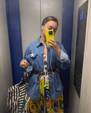 Vera Kincheva Instagram - 💜🧡🩷💚
«А ты хоть раз попробуй: 
оглянись да посмотри. 
Что сумел, что сделал, 
и кто этому рад»
Папа плохого не посоветует ) 

И вот каждый раз 
13 история помогает мне 
оглянуться и посмотреть , что сумела , что сделала и скооолько обуюченных сердец радуется рядом со мной ! 

И вот эта традиция собираться всем 12 ти историям в 13ой - это чудо и танец жизни !
Пусть обуюченых сердец становится все больше , 
пусть у меня хватит огня на себя и на всех ! 

Кайф … благо дар ность и Любовь