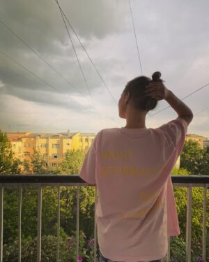 Vera Kincheva Instagram - 💞
Right affirmation 
Good location