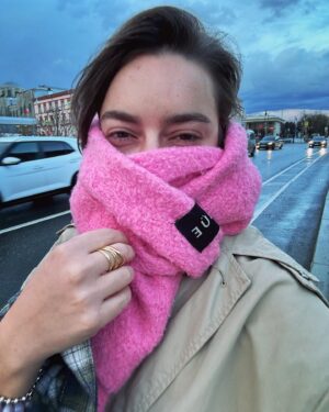 Vera Kincheva Instagram - 🩷🛴🐦‍⬛🪄