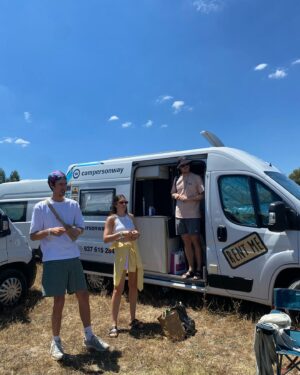 Vera Moura Instagram - just happy campers ⛺️🍀