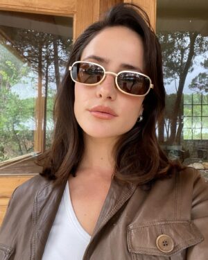 Vera Moura Instagram - back to the 2000s 📟

styling & hair: @_sara.peterson_ 
makeup: @anaritacarv