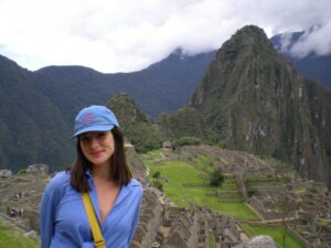 Vera Moura Instagram - para quem não sabe a montanha atrás não é Machu Picchu mas sim Huayna Picchu :)