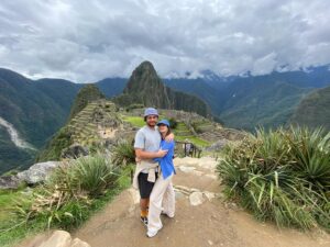 Vera Moura Instagram - para quem não sabe a montanha atrás não é Machu Picchu mas sim Huayna Picchu :)