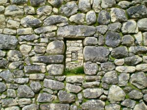 Vera Moura Instagram - para quem não sabe a montanha atrás não é Machu Picchu mas sim Huayna Picchu :)