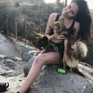 Vered Blonstein Instagram - Got super dirty hiking up Bee Rock with @bellaminal 🤣🤣🤣🤣🤣🤣🤣🤣🤣🤣🤣🤣🤣🤣🤣🤣🤣🤣🤣 #dirtygirladventures #hikergirl #vegangirl #veganhiker #veganfit #bootypoppin #bootypop #veganbooty #lavegan #lahiker #lahikes #beerock #griffithpark #actress🎬 #actresshot #actresslife #hikingwithdogs #vegandogs #veganstrong #plantstrong #sexysweat #sweatygirl #crowntheempire #lalife #hikingadventures #teenactress #laactress #hollywoodactress #actresslife #funnygirl