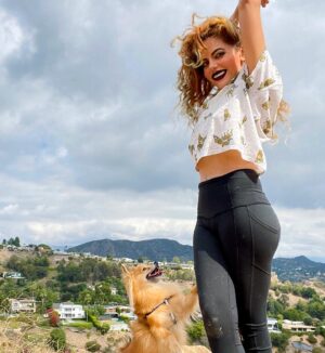 Vered Blonstein Instagram - My @zivipom wants to stretch with me 🐾
.
.
.
.
.
#dogmom #runyoncanyon #hollywoodlife #hollywoodactress #laactress #actresslife #happyhiker #hikinglosangeles #tvactress #filmactress #actuallyautistic #veganfit #vegangirl #lavegan #neurodivergent #rescuedogmom #hollywoodhills #lalife #losangeleslife #hollywood @hiking_los_angeles @discoverla @voyagelamag @vegangirlsla @laweekly @losangelesbucketlist @dogsofinstagram 

𝗜𝗳 𝘆𝗼𝘂 𝘀𝗵𝗮𝗿𝗲 𝗺𝘆 𝗰𝗼𝗻𝘁𝗲𝗻𝘁 𝗽𝗹𝗲𝗮𝘀𝗲 𝘁𝗮𝗴 𝗮𝗻𝗱 𝗰𝗿𝗲𝗱𝗶𝘁 @zivipom 𝗮𝗻𝗱 @veredblonstein 🤗❤️🥰