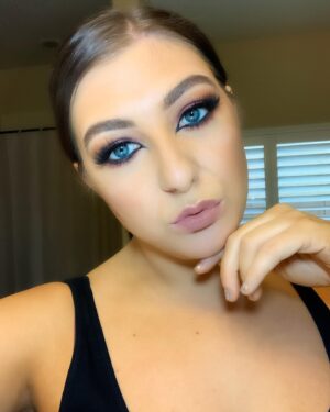 Veronica Lorenz Instagram - @amandaartistry showing us her artistry by using the VaVaVoom Kitten stamp in the inner corner of the eye!
-time to step up your wing game for the holidays!-