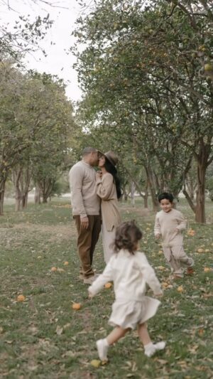 Veronica Valencia Instagram - This is us 🤎 from our family to yours — I hope this New Year brings you an abundance of magical moments and memories. Heres to savoring even the small ones. 🕊️

Photos captured by @stylewithkat