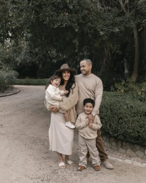 Veronica Valencia Instagram - Sending love from our family to yours this holiday season. ❤️Remember to squeeze your loved ones tight. Be in the moment. Celebrate the wins. Embrace new beginnings of this season. And most of all, try not to stress over the little things. What really matters is the quality time you get to spend with loved ones. That’s what it’s all about. We love you all. xx, The Hughes’ 🕊️

Photos captured by one of the most wonderful sisters @stylewithkat