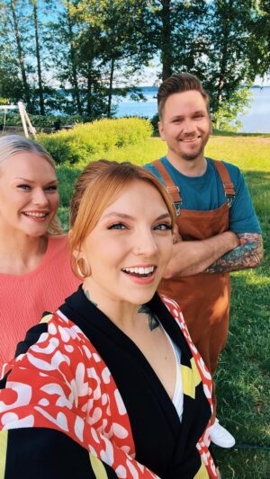 Veronica Verho Instagram - Arvostan rehellisiä mielipiteitä! 🦩🍩🎂

@markushurskainen @julianahokkanen