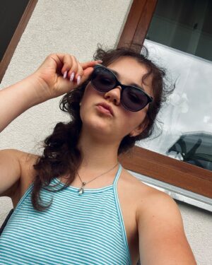 Veronika Divišová Instagram - Bye 🎓 hello ☀️