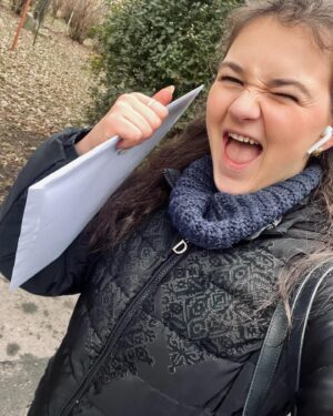 Veronika Divišová Instagram - 🔐 Week 22.1.24 - 28.1.24 🔐

Tohle byl super týden, další úspěšná zkouška za mnou, byla jsem pozvána na premiéru minisérie Metoda Markovič: Hojer a bylo to boží a měla jsem spoustu dalších skvělých vzpomínek ❤️🙏

1- Další zkouška za 1 🫡
2- učení se na zkoušku s pomocníkem Pepíkem 😘🐶
3- poslední opakování před zkouškou 🙈💪
4- 😋🤤
5- @claramiko 💖 každou volnou chvíli spolu ☺️
6-9 - premiéra minisérie Metoda Markovič: Hojer 🥰