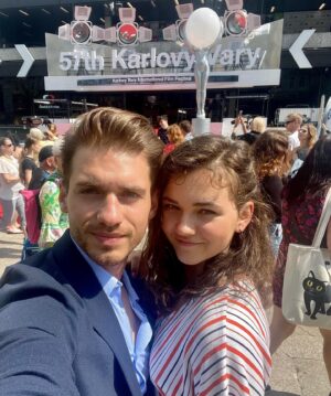 Veronika Divišová Instagram - ✨ 2023 ✨ (2.část)

V roce 2023 jsem byla na spoustě premiérách, festivalech … rozjel se mi dabing … hodne času jsem trávila ve škole, ale přesto byla možnost odpočinku a hlavně mě v tento rok opustil můj velký parťák - andulka Kája (Karel) 🖤

2-3- premiéry filmů
4- dabing ✨
5- festival Karlovy Vary
6- festival Zlínfilmfest
7- festival Junior fest
8- tisková konference TV Nova, kde se uvedl seriál Táta v nesnázích ❤️🎁
9- odpočinek v Beskydech 🤍
10- Karlíček 🖤🕊️

#2023 #2023recap #memories #thankyou