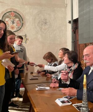 Veronika Divišová Instagram - ✨ 2023 ✨ (2.část)

V roce 2023 jsem byla na spoustě premiérách, festivalech … rozjel se mi dabing … hodne času jsem trávila ve škole, ale přesto byla možnost odpočinku a hlavně mě v tento rok opustil můj velký parťák - andulka Kája (Karel) 🖤

2-3- premiéry filmů
4- dabing ✨
5- festival Karlovy Vary
6- festival Zlínfilmfest
7- festival Junior fest
8- tisková konference TV Nova, kde se uvedl seriál Táta v nesnázích ❤️🎁
9- odpočinek v Beskydech 🤍
10- Karlíček 🖤🕊️

#2023 #2023recap #memories #thankyou