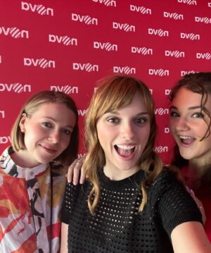 Veronika Divišová Instagram - ✨ 2023 ✨ (2.část)

V roce 2023 jsem byla na spoustě premiérách, festivalech … rozjel se mi dabing … hodne času jsem trávila ve škole, ale přesto byla možnost odpočinku a hlavně mě v tento rok opustil můj velký parťák - andulka Kája (Karel) 🖤

2-3- premiéry filmů
4- dabing ✨
5- festival Karlovy Vary
6- festival Zlínfilmfest
7- festival Junior fest
8- tisková konference TV Nova, kde se uvedl seriál Táta v nesnázích ❤️🎁
9- odpočinek v Beskydech 🤍
10- Karlíček 🖤🕊️

#2023 #2023recap #memories #thankyou