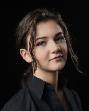 Veronika Divišová Instagram - ✨ 2023 ✨ (1.část)

2- úspěšné absolvování všech zkoušek a tedy ukončení prvního ročníku na FFUK 🎓
3- kvůli úkolu jsem přišla do školy takto 😁🙏
4- krásné chvíle! 🤍
5- květen aneb naposledy s dlouhými vlasy 
6- mé nové háro 😅💖
7- skvělá oslava 20. narozenin s mými nejbližšími 💋❤️
8-10 - a nakonec boží dovolená s @claramiko ❤️ #tenerife 

Díky za všechny zážitky 🫵