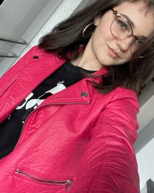 Veronika Divišová Instagram - ✨ 2023 ✨ (1.část)

2- úspěšné absolvování všech zkoušek a tedy ukončení prvního ročníku na FFUK 🎓
3- kvůli úkolu jsem přišla do školy takto 😁🙏
4- krásné chvíle! 🤍
5- květen aneb naposledy s dlouhými vlasy 
6- mé nové háro 😅💖
7- skvělá oslava 20. narozenin s mými nejbližšími 💋❤️
8-10 - a nakonec boží dovolená s @claramiko ❤️ #tenerife 

Díky za všechny zážitky 🫵