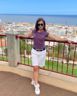 Veronika Divišová Instagram - ✨ 2023 ✨ (1.část)

2- úspěšné absolvování všech zkoušek a tedy ukončení prvního ročníku na FFUK 🎓
3- kvůli úkolu jsem přišla do školy takto 😁🙏
4- krásné chvíle! 🤍
5- květen aneb naposledy s dlouhými vlasy 
6- mé nové háro 😅💖
7- skvělá oslava 20. narozenin s mými nejbližšími 💋❤️
8-10 - a nakonec boží dovolená s @claramiko ❤️ #tenerife 

Díky za všechny zážitky 🫵