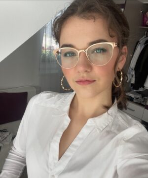 Veronika Divišová Instagram - Otevřená skříň, aneb zkouška outfitů 😁 kam asi? 🤔🤫