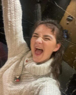 Veronika Divišová Instagram - 🔐 Week 15.1. - 21.1. 24 🔐

Zkouškové stále přetrvává 🤭 takže život = jeden velký chaos!

1- mám zkoušku z řeckého náboženství 🥰💪
2- asistenti u snídaně 🙈🐶
3- půl hodiny před zkouškou 😳
4- Tonda aneb Pan „Žeditel“ ❤️
5- asistenti u snídaně vol.2 🤭🐶
6- „Bude dlouhá noc 🫣😅“
7- učení učení 🙏
8- knižní romantika 
9- svačinka 😍