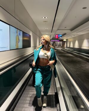 Véroniqua Instagram - Airport shenanigans