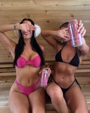 Véroniqua Instagram - New fav flav alert 🍓🍬 @monsterenergy 
#ultrastrawberrydream #launch #monsterenergy #monsterenergygirls