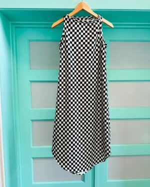 Vickie Howell Instagram - Another @seamwork #lyledress for the books! It’s my go-to pattern (I think this is the 6th or 7th one I’ve made) for a quick, cute dress (my uniform during sweltering, Texas summers). I hadn’t planned on making another one, but I’m a sucker for a Vans-esque black and white, checker print. When I found this Jersey at @joann_stores , I couldn’t resist.

Arguably, though, it may be time to diversify. What’s your favorite, simple summer dress pattern?

#memade #sewing #slowfashion #heatdome