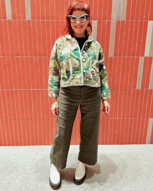 Vickie Howell Instagram - Oh, hi, sewing FO! Sew-fo? The Japanese, quilted fabric I bought during COVID is finally living its best life as a cropped jacket. I left the house today, in not-black, so I consider this a momentous occasion. 😉

Pattern: #sandajacket by @merchantandmills 

True confession: I do not enjoy working with bias tape. It makes me curse. Thatisall.

#madebyme #sewing #quiltedcoat #memade