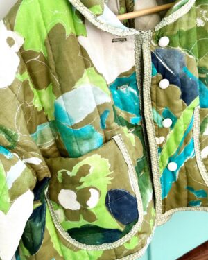 Vickie Howell Instagram - Oh, hi, sewing FO! Sew-fo? The Japanese, quilted fabric I bought during COVID is finally living its best life as a cropped jacket. I left the house today, in not-black, so I consider this a momentous occasion. 😉

Pattern: #sandajacket by @merchantandmills 

True confession: I do not enjoy working with bias tape. It makes me curse. Thatisall.

#madebyme #sewing #quiltedcoat #memade