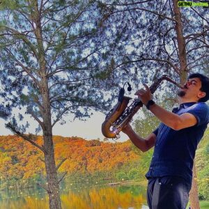 Victor Aguiar Instagram - Hoje, celebramos não apenas um marco de tempo, mas uma jornada extraordinária que tem sido a sua carreira multifacetada nos últimos 15 anos. Desde o momento em que você começou a soprar as primeiras notas do saxofone até iluminar as telas de cinema e cativar audiências nas redes sociais, sua presença versátil, talento inegável e dedicação incansável conquistaram os corações de milhões em todo o mundo.
Ao longo desses anos, você nos presenteou com performances memoráveis no palco e na tela, criou momentos que ficaram gravados em nossas memórias para sempre e inspirou milhares através de suas plataformas digitais. Sua capacidade de se reinventar e dominar várias formas de arte é verdadeiramente admirável e inspiradora.
Mas mais do que apenas suas conquistas profissionais, é sua autenticidade, humildade e generosidade que verdadeiramente nos tocam. Você não apenas brilha nos holofotes, mas também ilumina os corações daqueles ao seu redor com sua bondade e compaixão.
Neste momento especial, queremos expressar nossa profunda gratidão por tudo o que você fez e continua fazendo. Obrigado por nos emocionar nos transportar para outras realidades com suas performances e nos conectar através do seu talento .
Que estes 15 anos de carreira sejam apenas o começo de uma jornada ainda mais multifacetada e inspiradora. Estamos ansiosos para testemunhar os próximos capítulos emocionantes da sua carreira e continuar apoiando você em cada projeto que empreender.
Parabéns por este marco incrível, e que o futuro reserve ainda mais sucesso, felicidade e realizações para você, em todas as suas vertentes artísticas e influências.

Com todo o nosso amor e admiração. 
 
---
Central de Fãs Víctor Aguiar .
@victoraguiaroficial