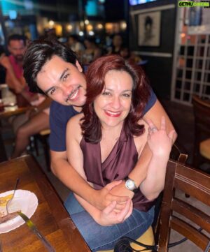 Victor Aguiar Instagram - Dia da minha mulher favorita nesse mundo todinho! Mãe, o superpoder mais F*** que Deus dá. Mas com grandes poderes vem grandes responsabilidades né? E você tira isso de letra mãe ❤️ 

Obrigado por TUDO! Você me ensinou a viver, a voar e eu tô vendo e vivendo muita coisa em minhas jornadas, muito obrigado mãe!

Não há um dia sequer que eu não pense em você, cheio de saudade no peito. Eu te amo minha rainha! ❤️ feliz seu dia!