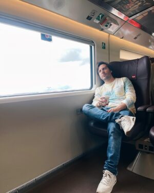 Victor Arauz Instagram - Unas fotos de Madrid a Barcelona! 
Ya listos acá para el segundo Show!
