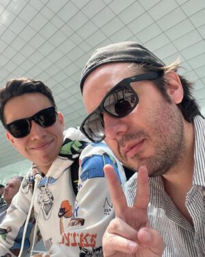 Victor Arauz Instagram - Gira de Selfies con @alexvizuete y Fco @fenixmarproductionsinc 
GRACIAS A TODA la gente que fue a vernos en las 9 ciudades (MADRID • BARCELONA • MILANO • UTAH • NEW JERSEY • NEW YORK • MIAMI • ORLANDO • TAMPA ⚡️
Cada ciudad nos regaló algo de esa ciudad, de ese país, pero sin duda nos dio algo más de Ecuador también, regresaremos con las maletas llenas pero más lleno va el corazón ♥️! 
SOLO UN GRACIAS A TODOS! 
LOS ESPERAMOS EN QUITO EL 14 de Junio en el TEATRO SAN GABRIEL, hay tanto que contarles y tanto para reír 😆 
#madrid #barcelona #milano #utah #newjersey #newyork #miami #orlando #tampa