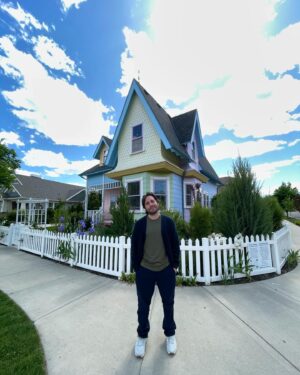 Victor Arauz Instagram - Y ya conocí la casita de UP! 
Utah es realmente Mágico 
HOY LOS ESPERAMOS EN EL SHOW DE DEQUEVA 
Más info en @utahentertainment