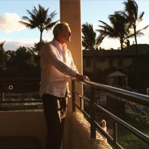 Victor Garber Instagram - Maui magic @cw_legendsoftomorrow