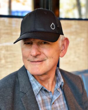 Victor Garber Instagram - Wearing my @beyondtype1 hat for #thedropspotted thinking about how supportive this community has been in helping make an invisible disease visible. Please, let’s work together even more in the coming years. ❤️