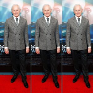 Victor Garber Instagram - Premiere of @darkwatersmovie directed by the incomparable Todd Haynes. So proud to be a part of this film. In theatres November 22. #darkwatersmovie #darkwaters 
Style by @sammyratelle for @rrrcreative Agency 
Styling Assistant: @ashleydai1 
Look by @josephabboud
Cufflinks by @andreolifinejewelry 
Watch by @tiffanyandco 
Shoes by @brunomagliofficial