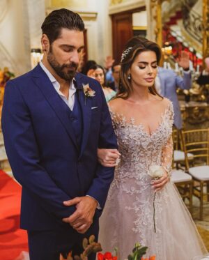 Victor Pecoraro Instagram - “Cada dia é um presente rico e precioso de Deus, com a nova graça e novas oportunidades. "Este é o dia que o Senhor fez; regozijemo-nos e alegremo-nos nele "Salmo 118: 24.

O dia que nós tornamos um só, uma só carne em Cristo.

@jessicalimafotografia Obrigada por registrar esse momento com tanto amor. 

Obrigada por fazer desse momento o melhor de nossas vidas 

Local: @julietadeserpa
Decoração: @sorelleborsaridecor 
Flores: @carlinhosflores
Paisagismo: @hortoart
Bolo e doces: @sannyspatisserie
Bem casados: @julybemcasados
Docinhos: @sodiedoces
Gourmet: @carmelspipocas
Forminhas: @arteemforminhas
Cerimonial: @cohencerimonial
Vestido: Alexandre Dultra 
Alianças: @reisman_aliancas
Terno: @eduardoguinle
Make: @amandalbuquerquea
Papelaria: @unite.papelaria
Fotografa: @jessicalimafotografia
Filmaker: @antoniobier
Orquestra: @sonnart.orquestra.rj
Buquê: @casada.noiva
Roby: @stephaniecachapuz 
Arranjo cabelo: @suzette.atelier
Carro: @blacktieservice
Hotel: @ritzriodejaneiro