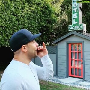 Victor Rasuk Instagram - BOOM! 
Happy to announce that I’m now on @Cameo !  Exciting time to partner with them and spread positivity in the world. I’ll be donating proceeds to an organization close to my heart —> @grandstsettlement ❤️ Excited to meet you guys! 😁🤙🏽😁🤙🏽