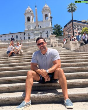 Victor Turpin Instagram - A wonderful Colorful tour of Roma by the gorgeous @alessandradetataguia (Archeologist)- We discovered things we wouldn't even imagined. Gracias Alessandra.  #roma #italy #italia #archeologist #familia #color #historia #guia
