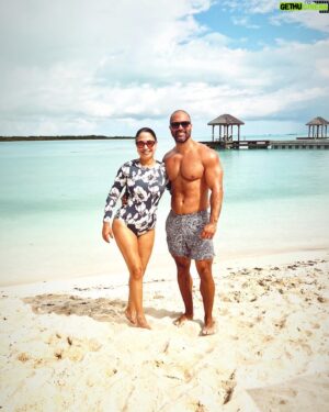 Victor Turpin Instagram - Missing la sister! #tbt Dic 2022. Seems so long ago!!! #beach #family #love #vacay #playa #beach