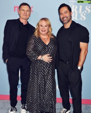 Victor Turpin Instagram - Last week - Celebrating @julieplec and the whole team behind @thegirlsonthebus SOOOOO MUCH FUN! Watch it!!!! #ny #girlsonthebus #max #fun #drama #comedy #tv #dramady #politics #tbt