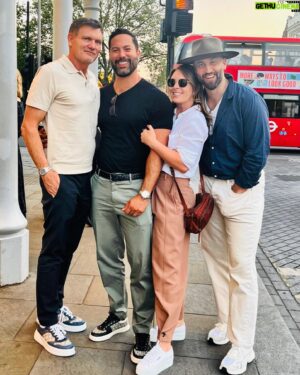 Victor Turpin Instagram - Another beautiful London Summer Eve with my sister from another mister @missamypembs and her mister @sambmackay. Go watch Groundhog Day the musical, really Fing funny! #groundhogdaymusical #london #summer #musical #theater #actors #fun #family #love