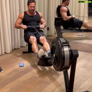 Victor Turpin Instagram - This is how I pretend I workout. 😬🏋️‍♀️💩. Very convincing right???