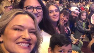 Victoria Pratt Instagram - LOVED getting to watch this show with the fam jam! Celebrating Ronnie Millsap’s 80th bday at the @opry 
Stellar lineup with my hunky hubby @TraceAdkins the gorgeous @littlebigtown and of course Ronnie Milsap, the legend.