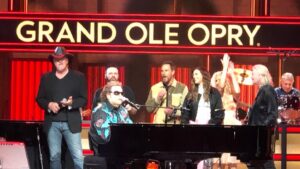 Victoria Pratt Instagram - LOVED getting to watch this show with the fam jam! Celebrating Ronnie Millsap’s 80th bday at the @opry 
Stellar lineup with my hunky hubby @TraceAdkins the gorgeous @littlebigtown and of course Ronnie Milsap, the legend.