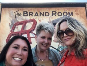 Victoria Pratt Instagram - Even fun is bigger in Texas! Margaritas on the best patio, Joe T’s with @marsha.e.jackson3 and @dawner63 , then off to the best steakhouse in Fort Worth @roombrand , and finally a concert with the bestest guy, @traceadkins -swoon