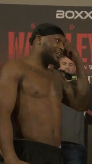 Viddal Riley Instagram - @isitril keeping his English title safe during todays face off 💪

The champ looks to do the same on Sunday night 😤🥊

#RileyLawal | @boxxer