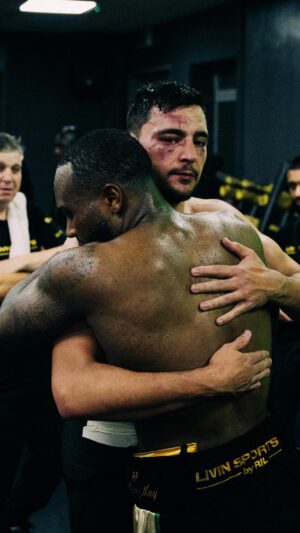 Viddal Riley Instagram - The @isitril dressing room had a bit of everything post-fight 👀

A former opponent, respect with the man he had just fought and @likklemangram 😅

#DuboisRodriguez | @skysportsboxing