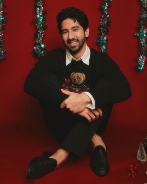 Vihaan Samat Instagram - Feeling the holiday magic with @poloralphlauren 🎅

#RLGifts #RLHoliday #PoloRLStyle 
@collectiveindia #Ad